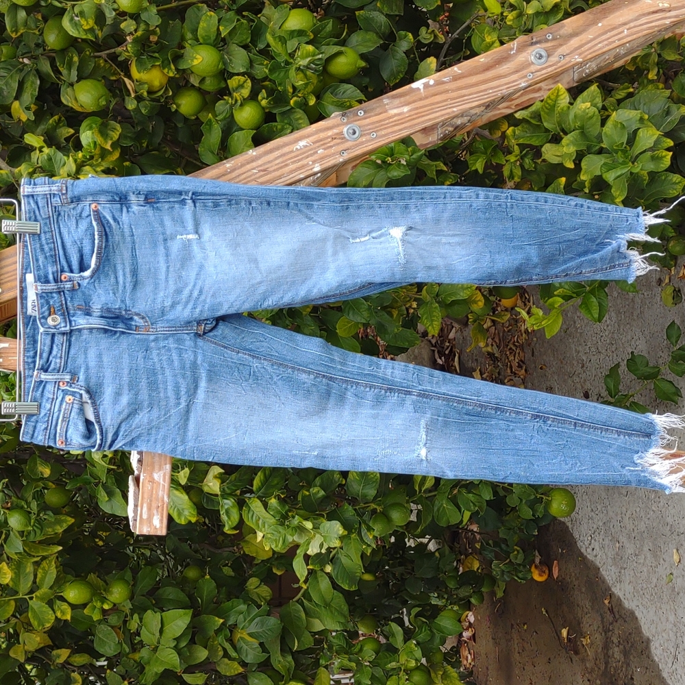 Zara Raw Hem Distressed Skinny Jeans Excellent Size 6